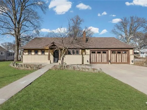 2700 W 48th St, Westwood, KS 66205