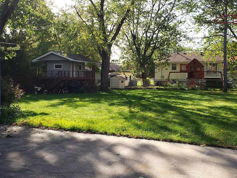 2nd image of 7528 Van Buren St NE