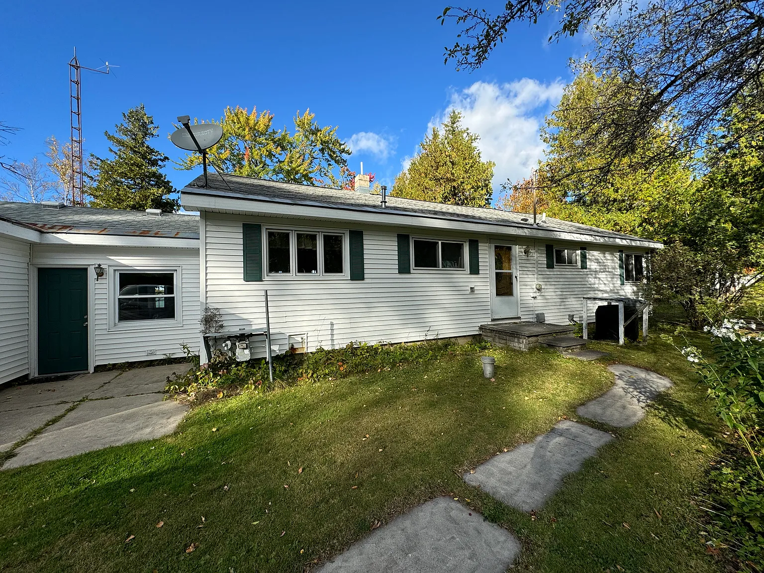 Gougeon Lake House — Photo 2