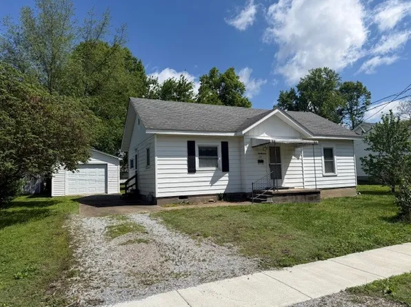 900 E Browning St, Marion, IL 62959
