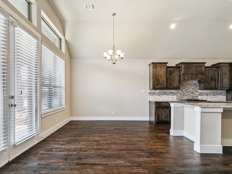 2508 Sanders Ct — Photo 8