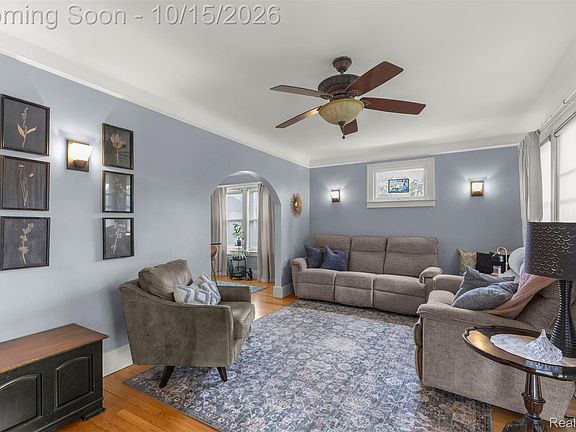 5th image of 908 Maple St