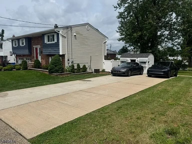 329 Ford Ave — Photo 3