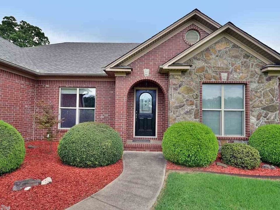 1st image of 18 Oakwood Dr