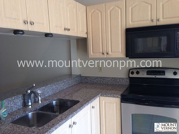 2nd image of 5210 Myrtle Wood
