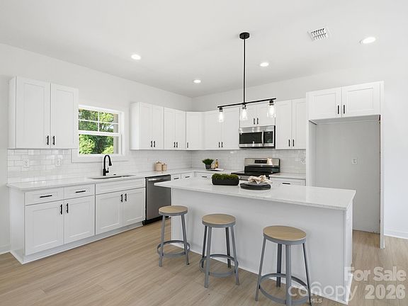 3rd image of 2802 Willow St