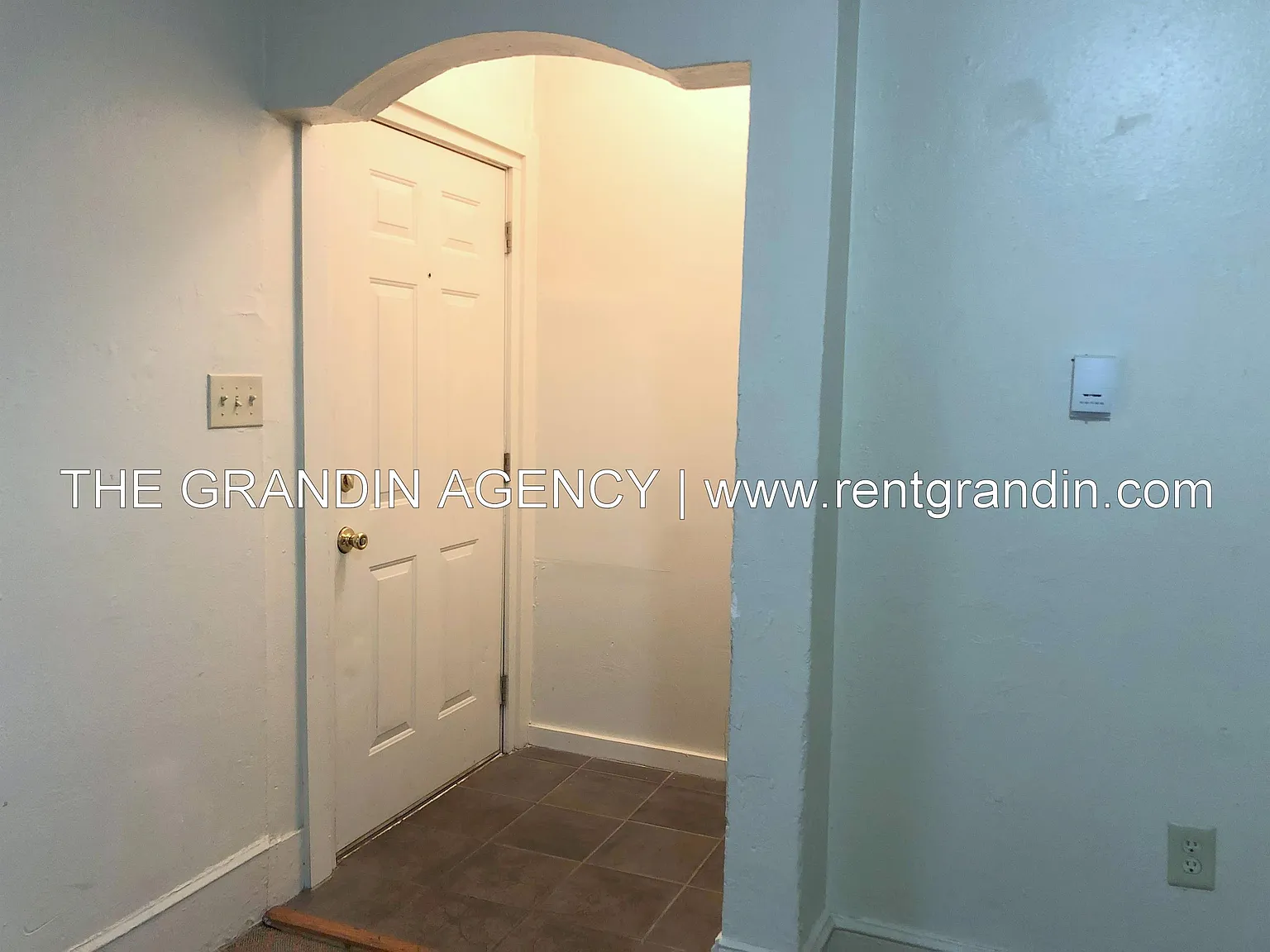 922 12th St SE - A — Photo 4