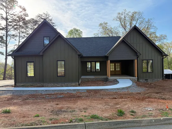 558 Cow Poke Ln, Rutledge, TN 37861