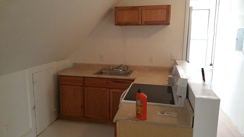 2nd image of 580 Carroll Ave #2