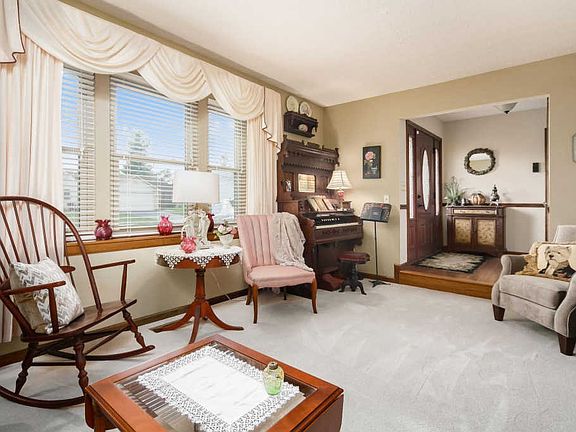 3rd image of 4030 Erin Ln