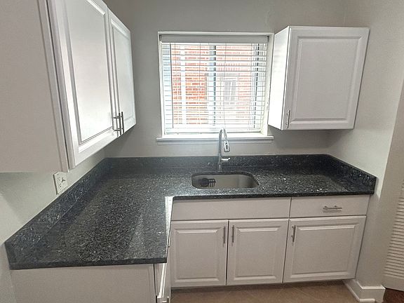 Kitchen 
Granite countertop
Stainless steel kitchen appliances