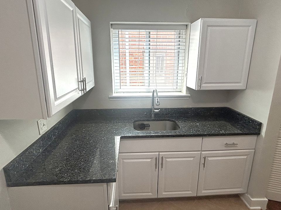 Kitchen 
Granite countertop
Stainless steel kitchen appliances
