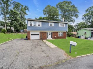7 Billings Rd, Hopatcong, NJ 07843