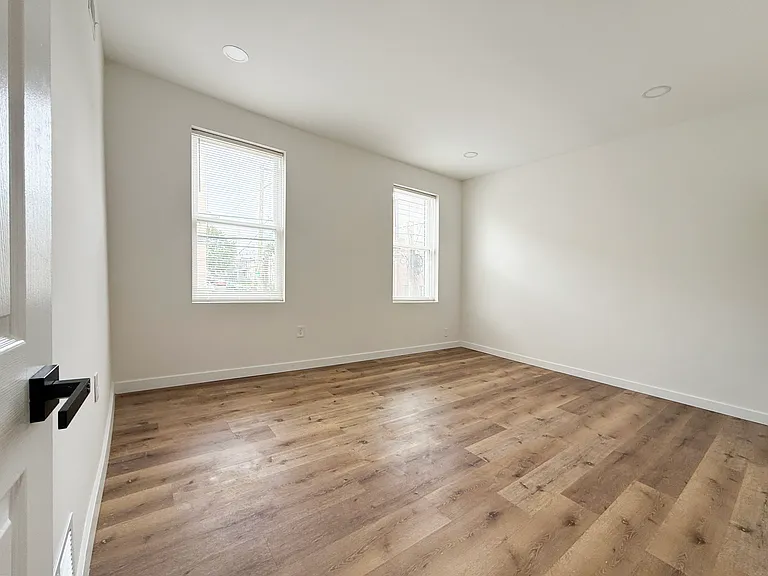 2020 E Huntingdon St — Photo 7