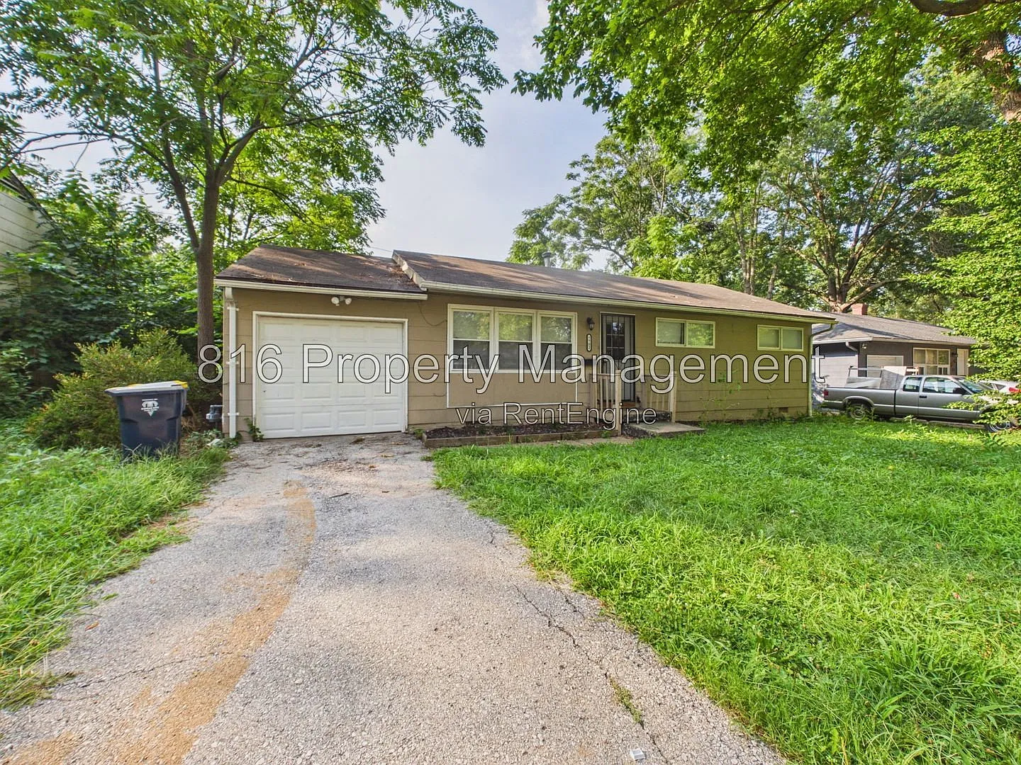 4 bed, 1.0 bath, 1077 sqft, $1,350 — Photo 1