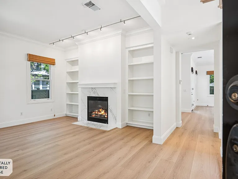 909 Ramona St — Photo 3