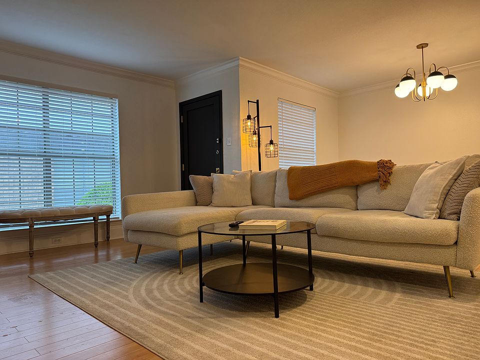 1st image of 7919 Meadow Park Dr