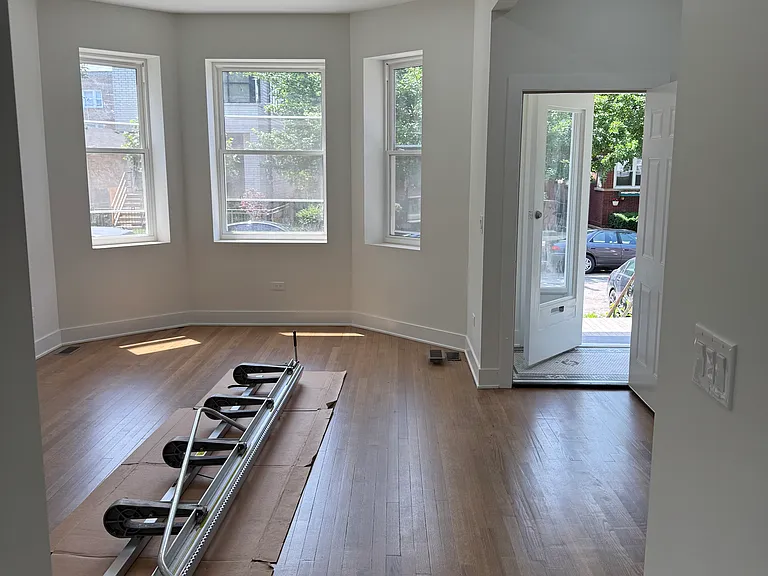3311 N Ridgeway Ave #1 — Photo 2