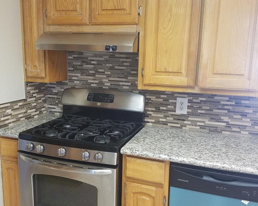 1st image of 723 S Oakwilde Dr