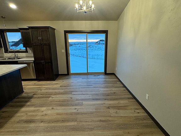 4th image of 1657 Frontier Rd