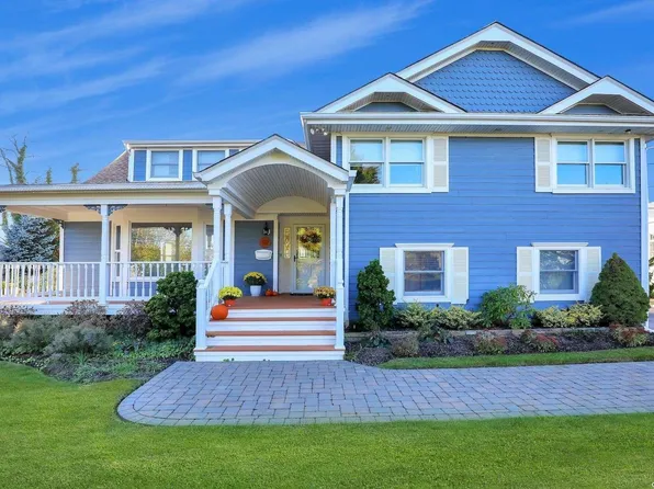 112 Peninsula Drive, Babylon, NY 11702