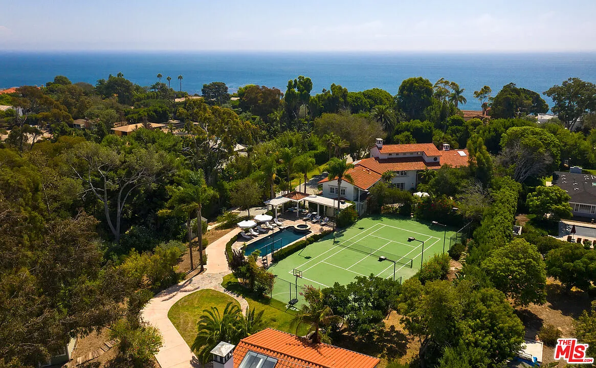 6 bed, 5.0 bath, 5097 sqft, $50,000 — Photo 2