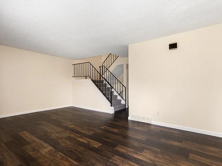 562 Vance St #D-9 — Photo 24