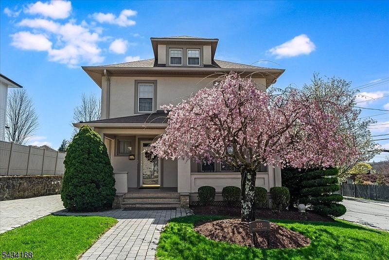 1st image of 303 Highland Ave