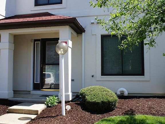 5th image of 51E Queen Caroline Ct
