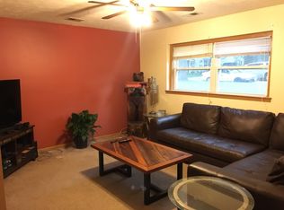 2724 E St, Lincoln, NE 68510