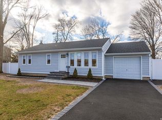82 Toomey Rd, West Islip, NY 11795