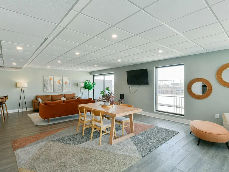 Iris Luxury Apartments — Photo 24