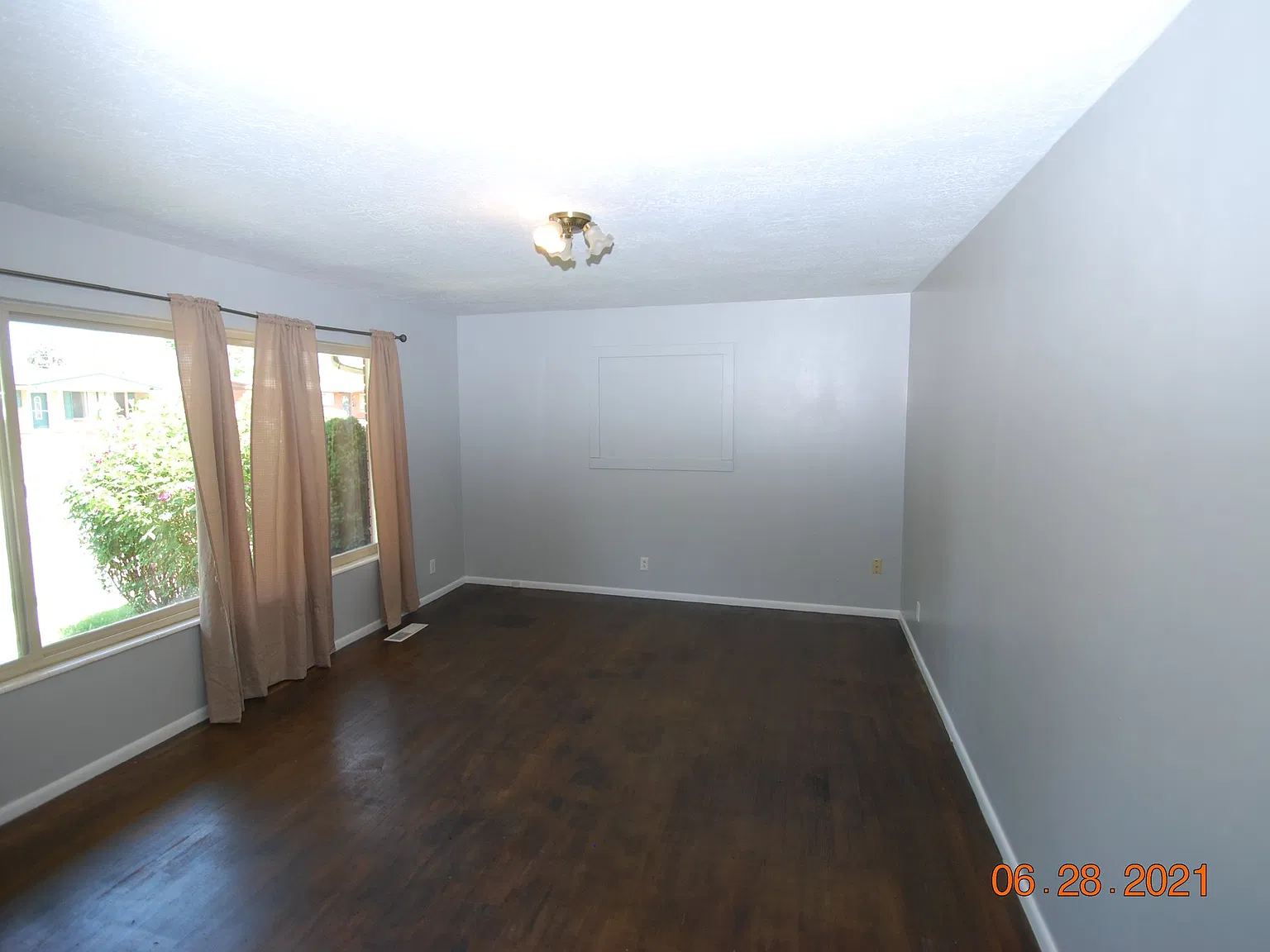 Nice 4-Bedroom, 2-Bathroom Home for Rent — Photo 4