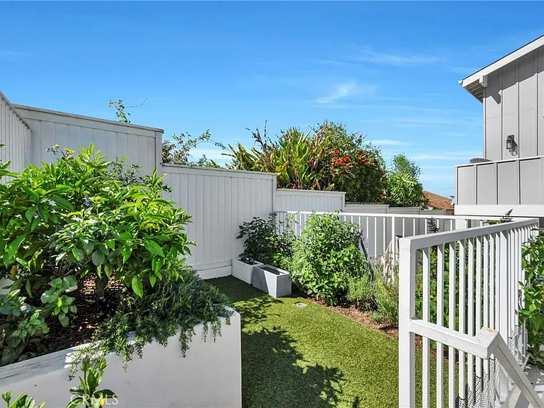 508 S Juanita Ave — Photo 34