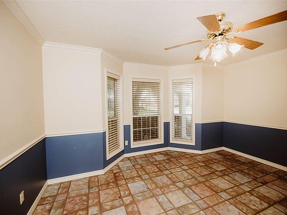 5th image of 515 Carriage Ln