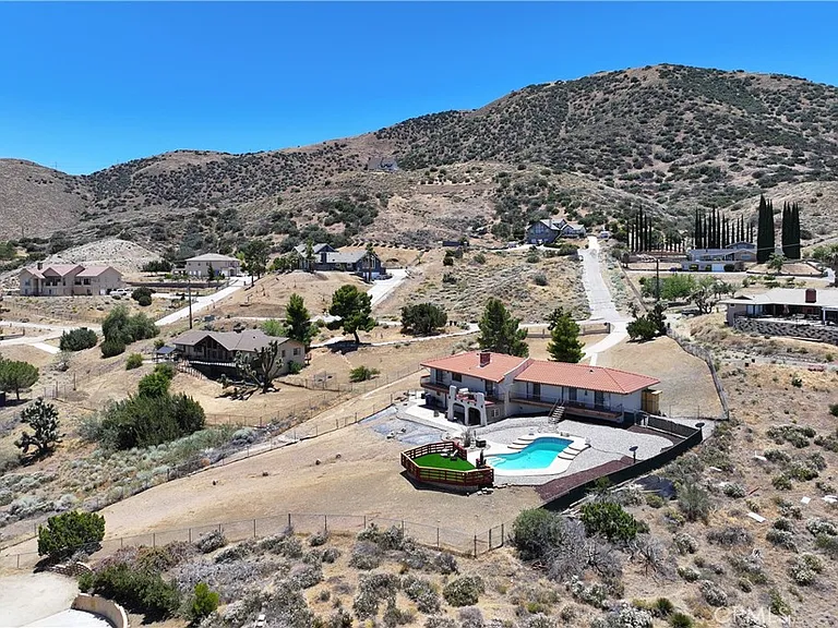 1055 Lakeview Dr — Photo 48