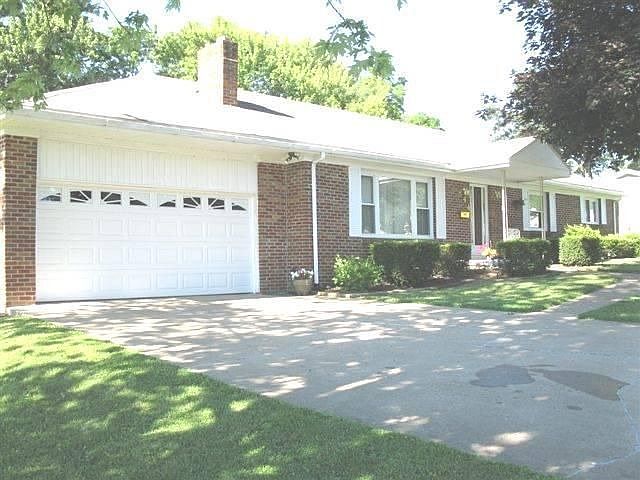 1st image of 844 Leonard Ave