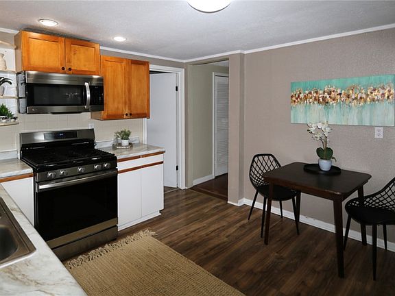 4th image of 3656 Detroit Ave