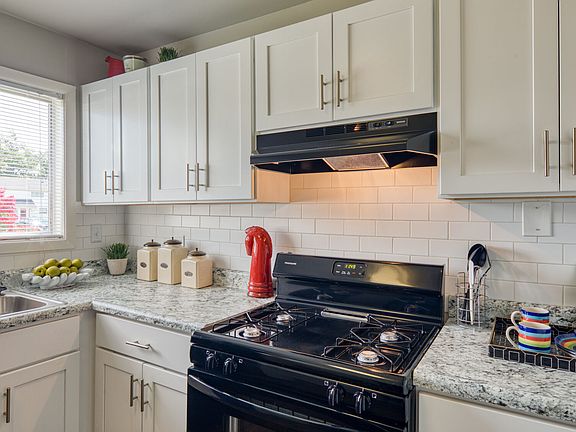 4th image of 11 N Laburnum Ave #1234