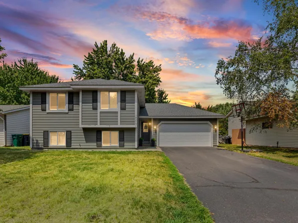 18270 Emerald Trl, Farmington, MN 55024