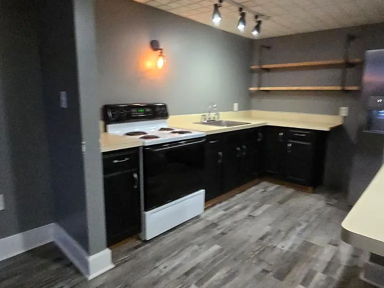 69 Trinity Pl — Photo 1