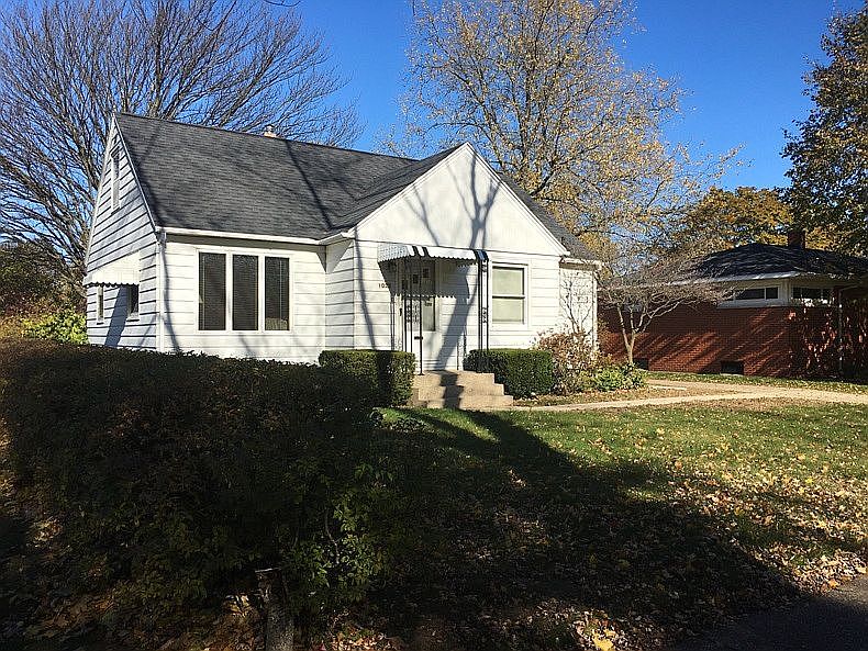2nd image of 1025 Park Ave