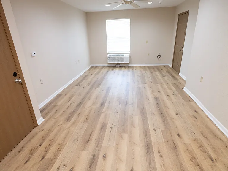 201 N Cedar St #7 — Photo 1