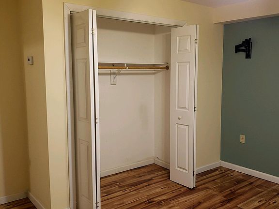 4th image of 47 Lakeview Dr #2