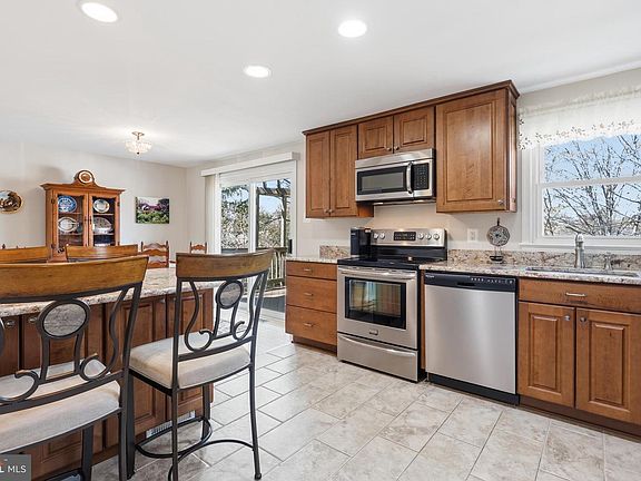 4th image of 2622 Sheringham Dr