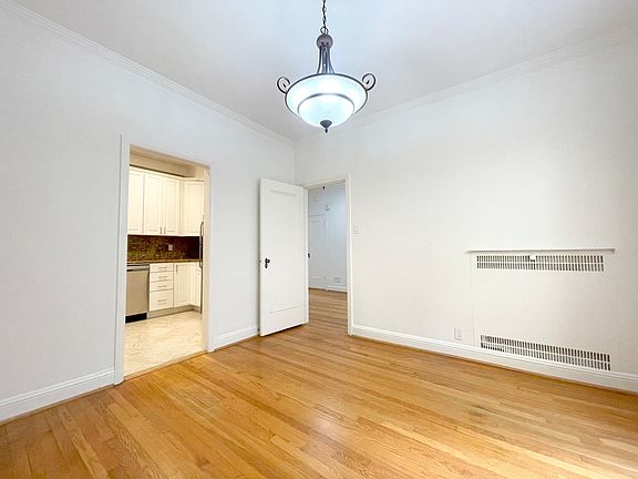 5th image of 1950 Clay St APT 103