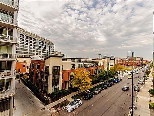 4th image of 873 N Larrabee St APT 409Z