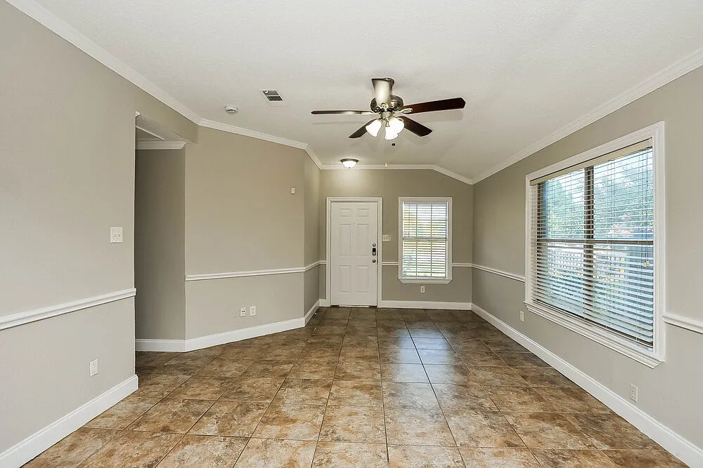 3 bed, 2.0 bath, 1255 sqft, $1,805 — Photo 4