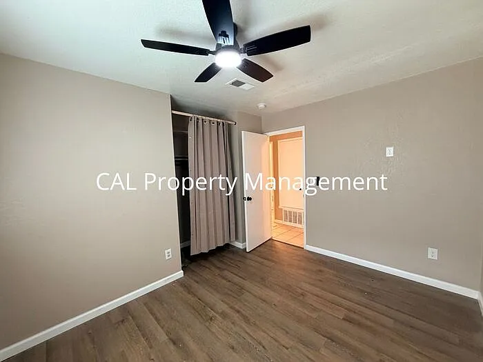 421 Michael Cir — Photo 9