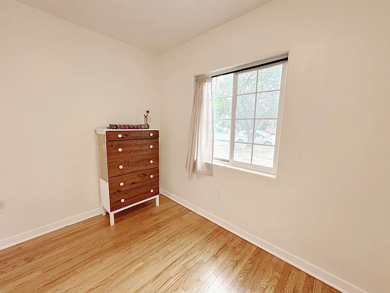 801 Solano Dr NE — Photo 8